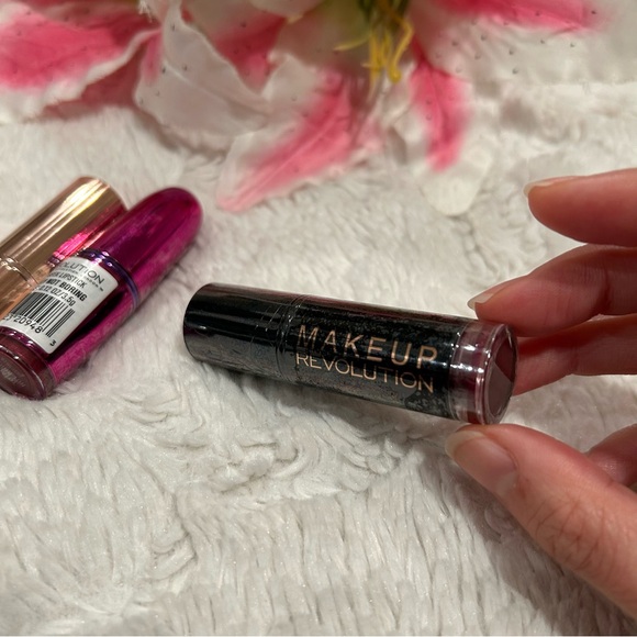 Revolution Lipstick Trio - Red, Berry, Burgundy - Picture 4 of 8